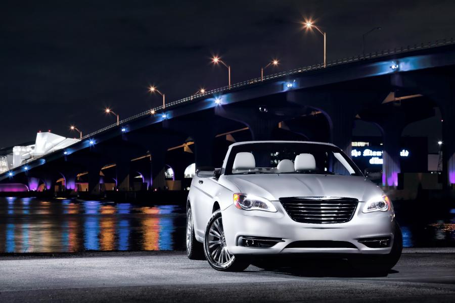  Chrysler 200 Convertible 2011 года  (фото 14 из 73)